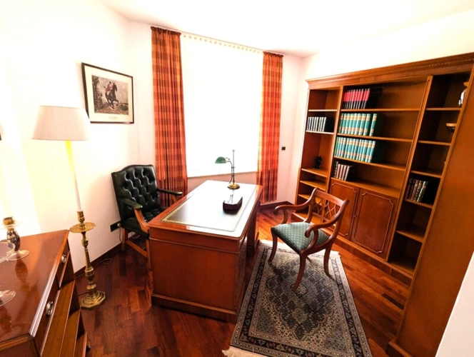 Hochwertiges Arbeitszimmer