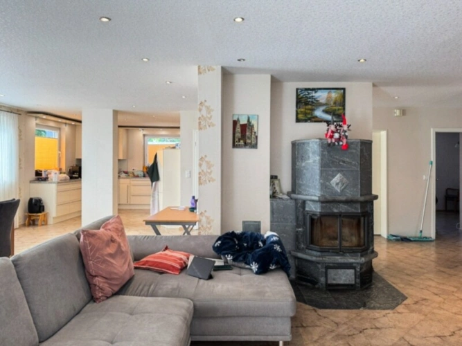 Wohnzimmer mit Kamin
