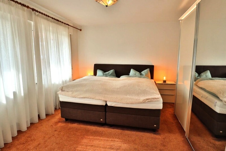 großes Schlafzimmer