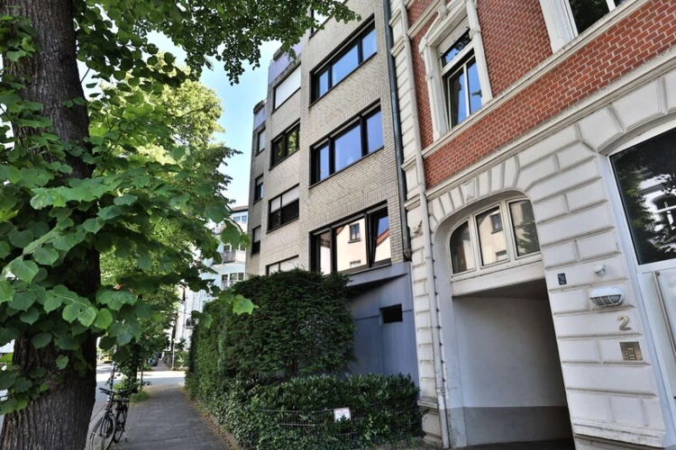 Gehweg _ Cafés in der Nähe