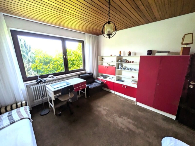 Helles Kinderzimmer.