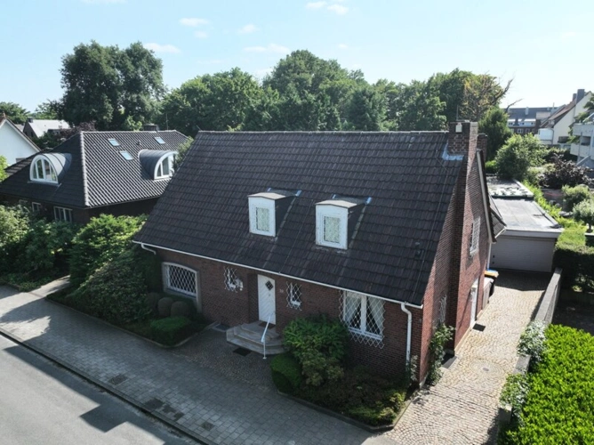 Große Terrasse mit Außenkamin