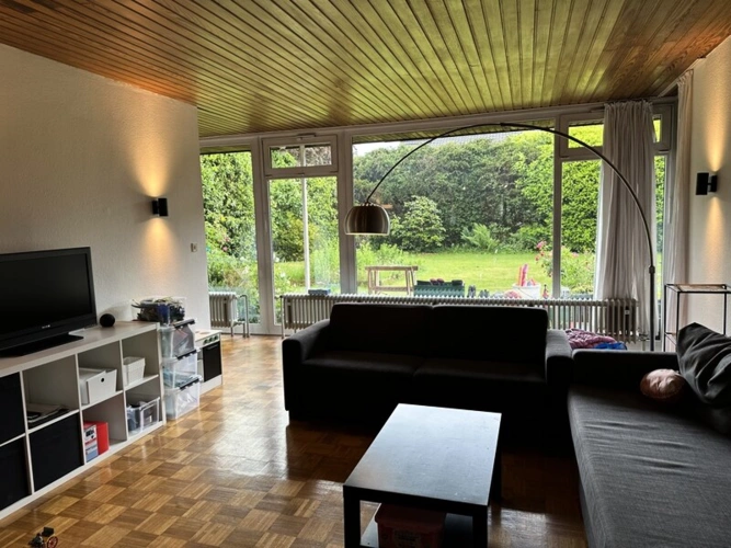 Blick vom Wohnbereich in den Garten