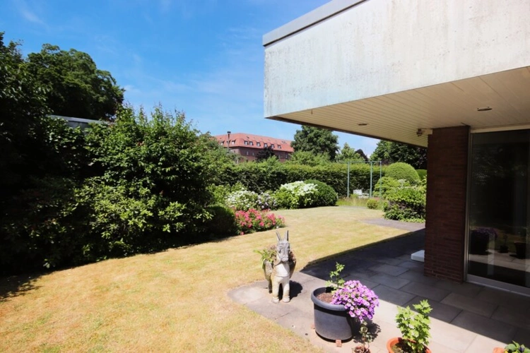 Ansicht mit Terrasse