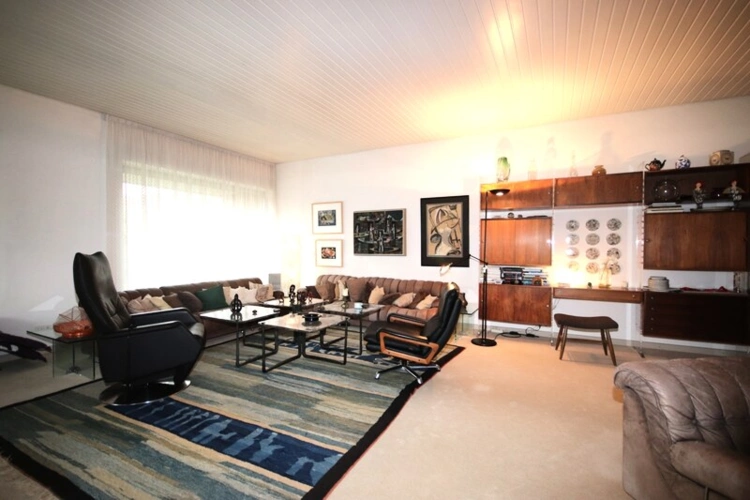 Wohnzimmer mit Sitzgarnitur