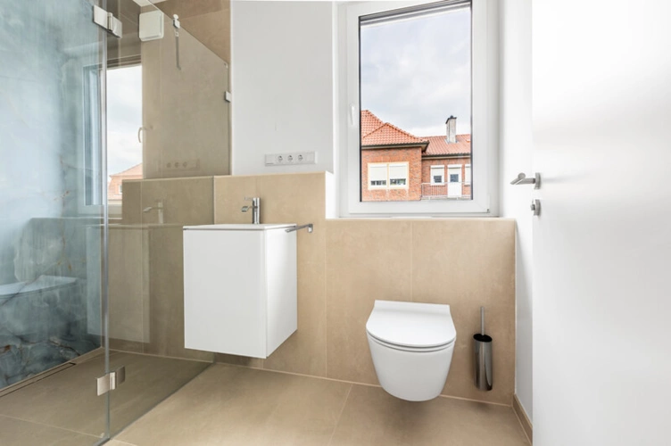 Gäste-WC mit Dusche