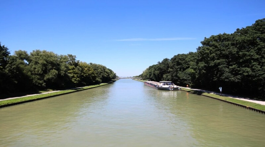 Der Kanal in unmittelbarer Nähe