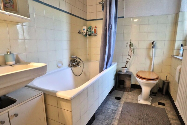 Badezimmer 1.OG