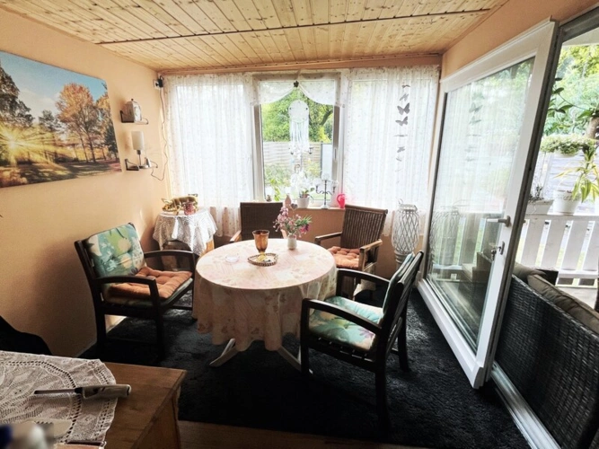 Wintergarten - derzeitige Nutzung als Esszimmer
