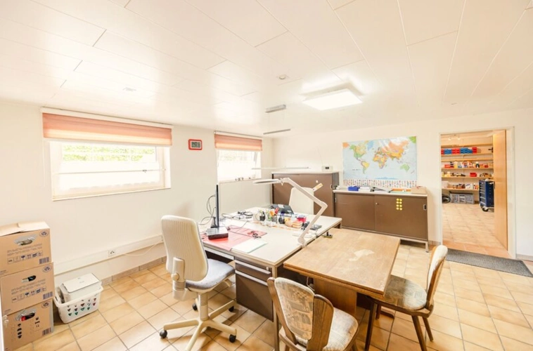 Helles Büro im Keller, Deckenhöhe 2,30 m