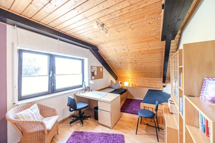 Lichtdurchflutetes DG-Schlafzimmer