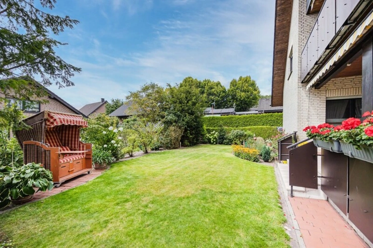 Garten mit Terrasse & Strandkorb
