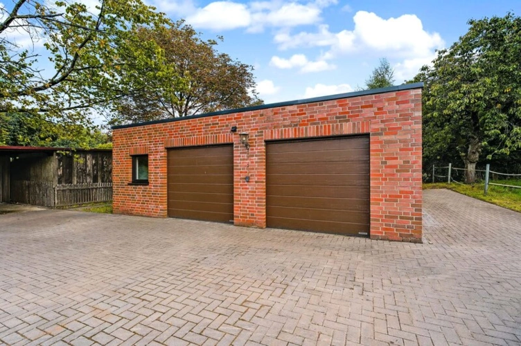 Doppelgarage geschlossen