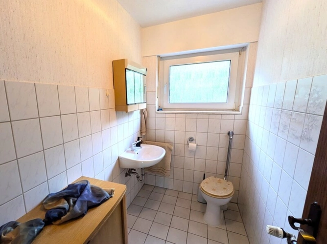 Grosse Elternschlafzimmer mit Weitblick bis zum Wald