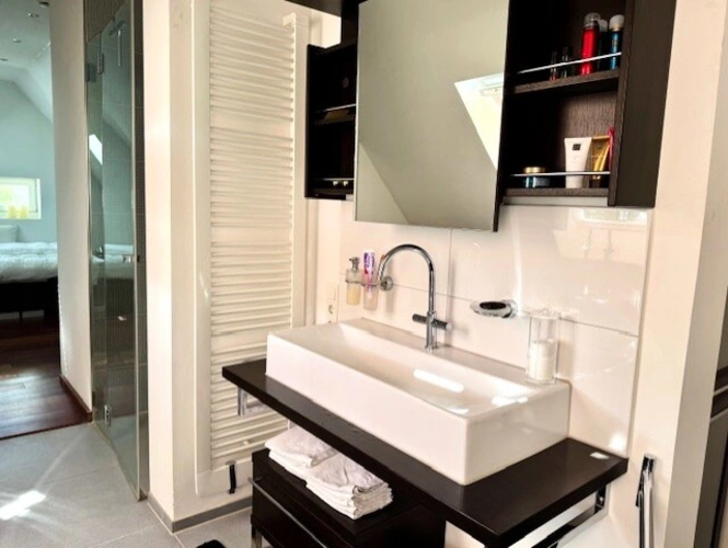 Ein Schlafzimmer im OG mit Dielenboden