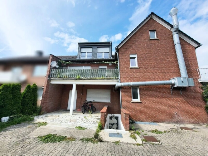 Rückansicht mit Kellereingang