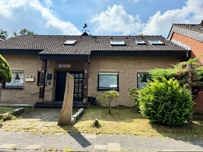 Der freie Blick aus dem Garten über weite Felder