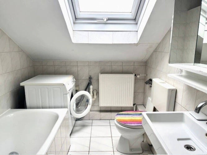 Modernisiertes Bad und Gäste-WC im OG