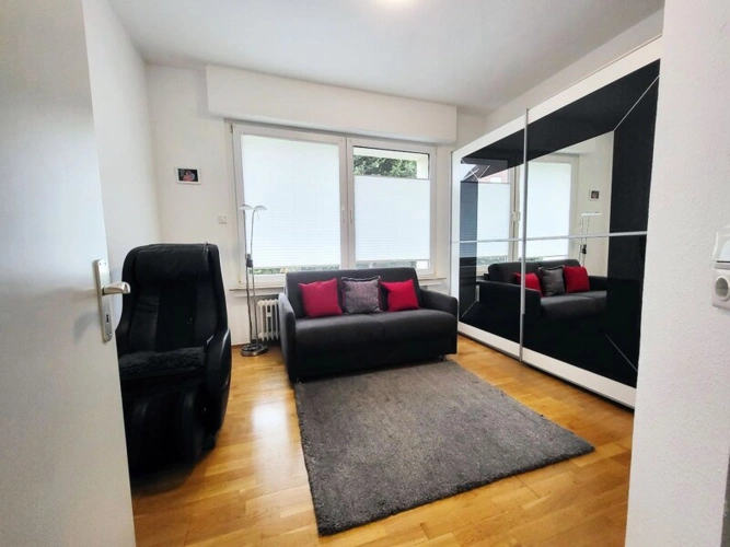 Büro-Gästezimmer EG