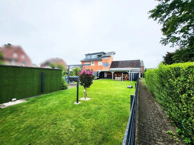 Rückansicht mit Garten EG