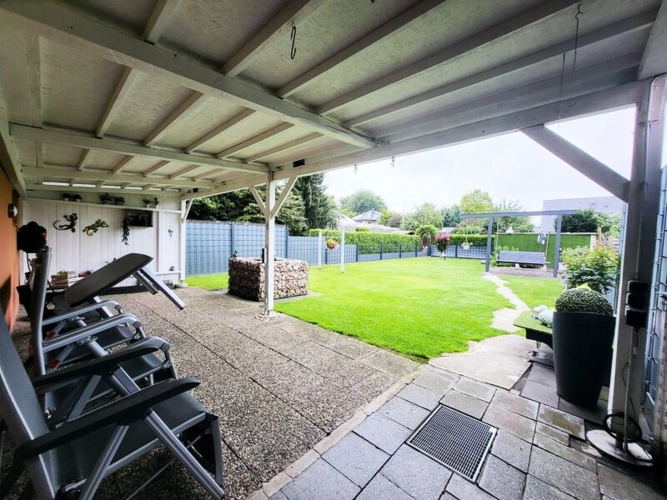 Überdachte Terrasse Garten EG