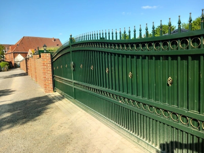 Einfahrt - elektrisches Tor