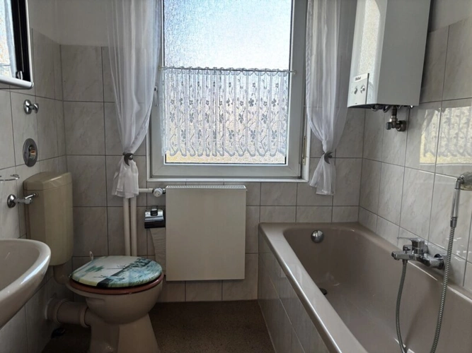 Wannen-Bad EG-Wohnung