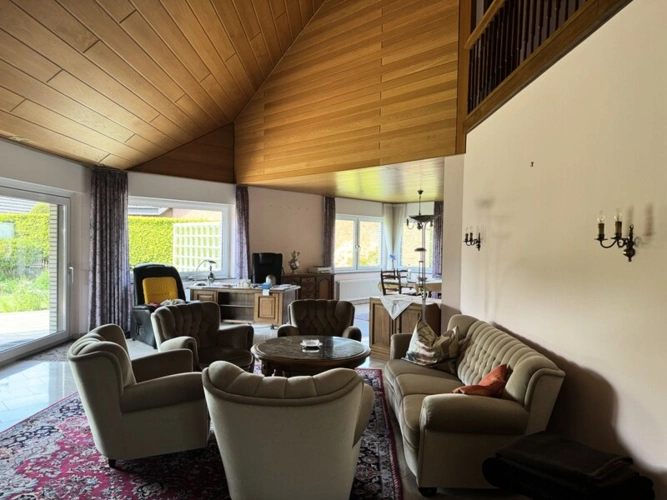 Treppenaufgang zur Galerie und oberen Etage