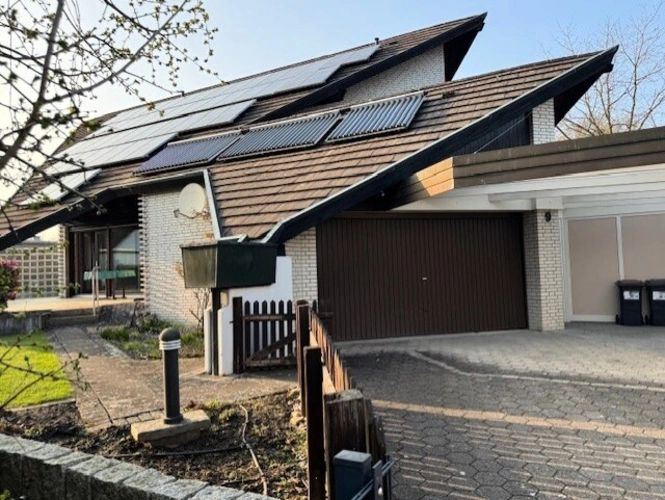 Der Eingang zum Haus und zur ELW