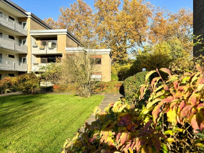 Blick zum Haus und zur Wohnung