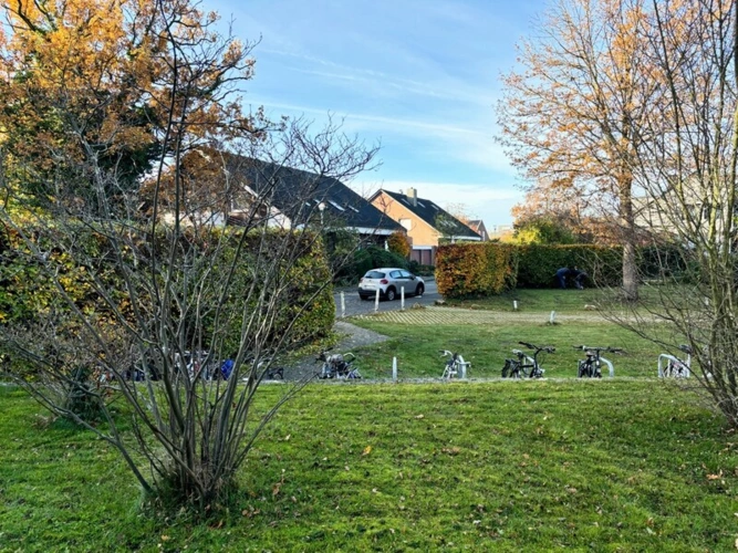 Fahrradstellplätze auch außen und das gepflegte Wohnumfeld