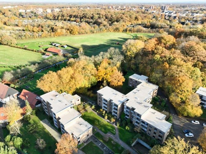 Die in viel Grün eingebettete Wohnanlage