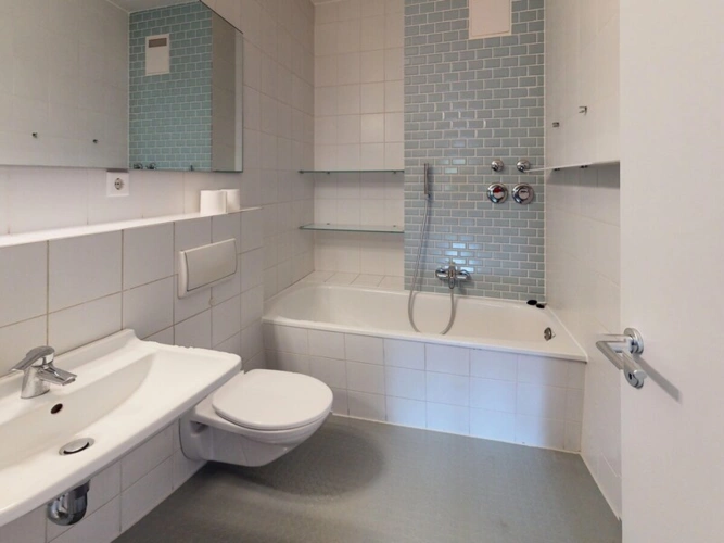 Badezimmer mit Badewanne