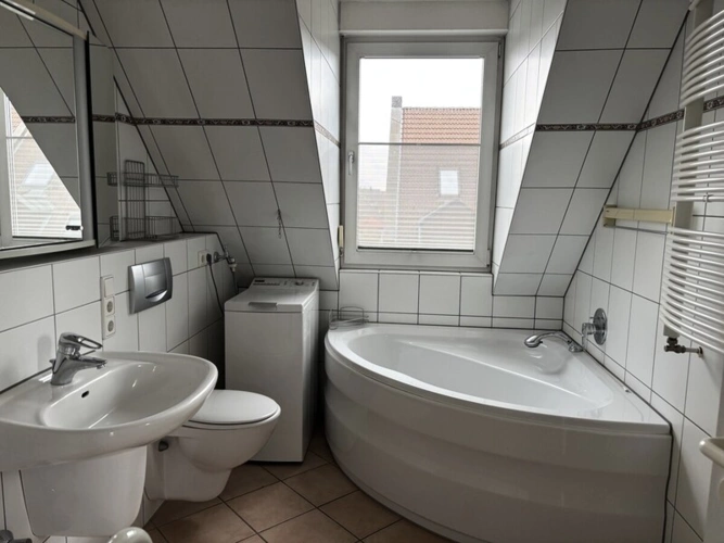 Tageslichtbad mit Eckwanne