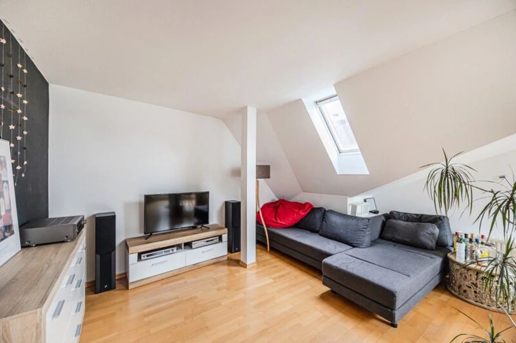 ...Blick vom Esstisch zu den 2 weiteren Wohnräumen...