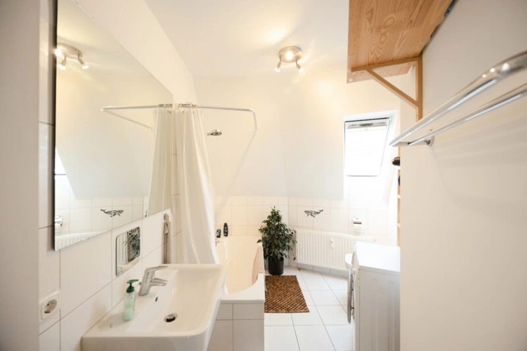 ...mit Badewanne ...