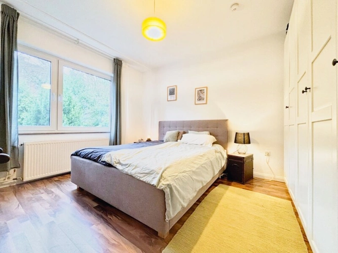 Das geräumige Wohnzimmer...