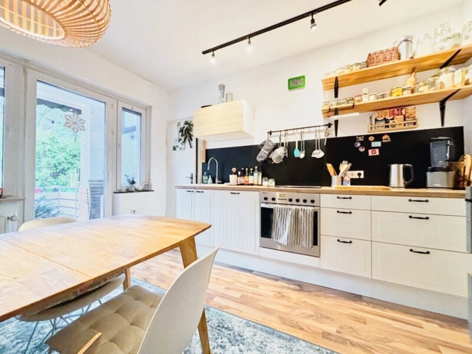 ...und Tür zum Abstellraum