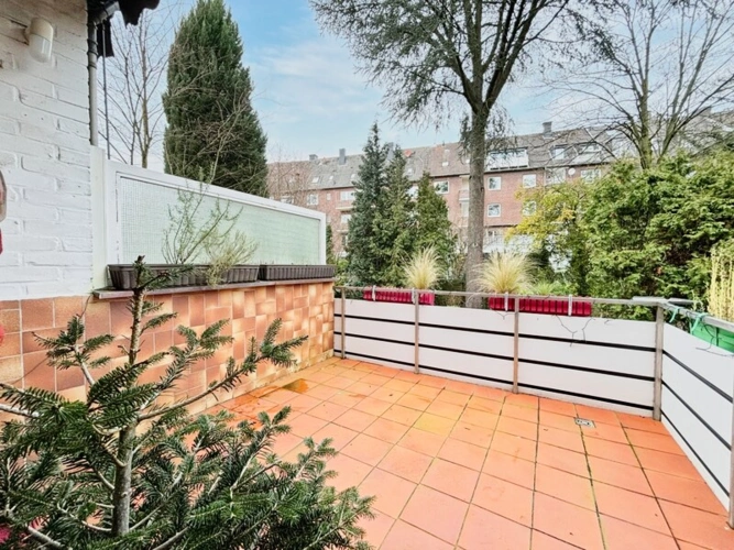 Das Tageslichtbad mit bodentiefer Dusche