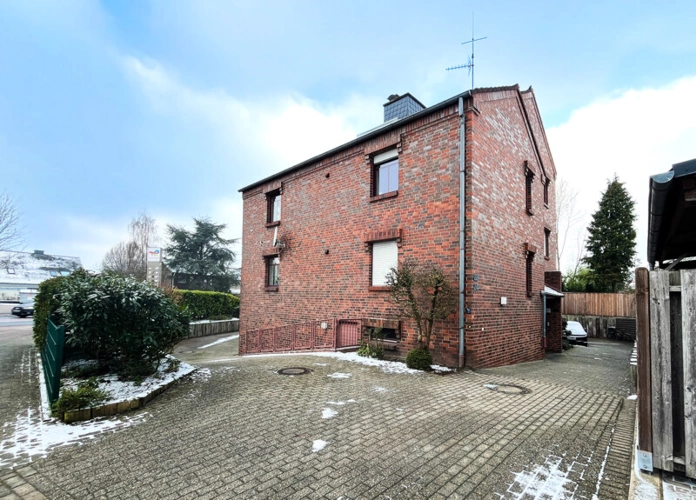 Außenansicht Einfahrt