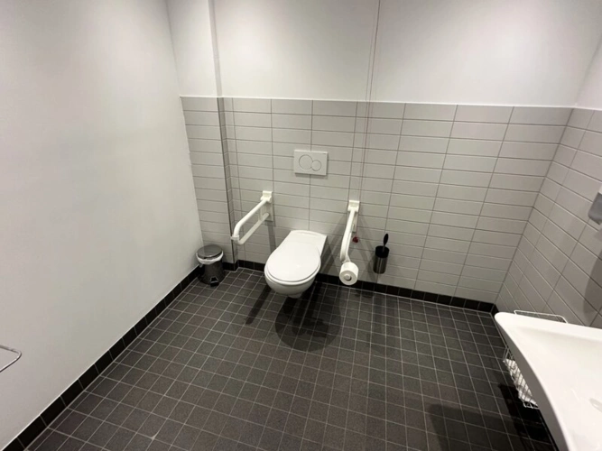 Behinderten-WC