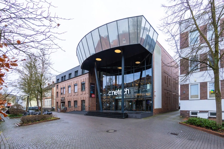 Frontansicht Restaurant/Wohnungen