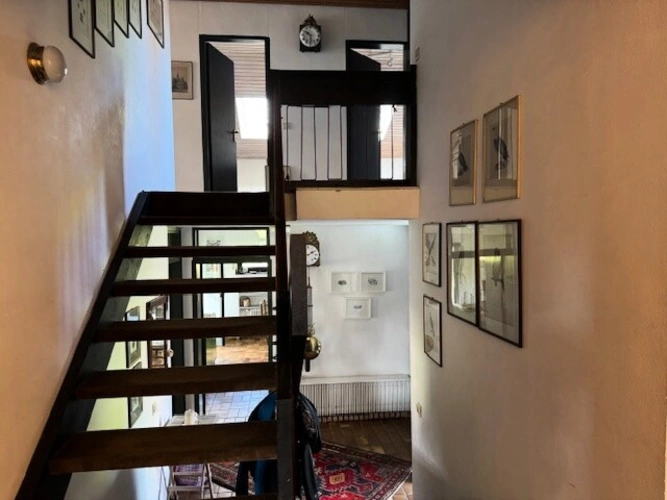 Viel Platz in der Wohnküche mit Ausgang zur überdachten Terrasse