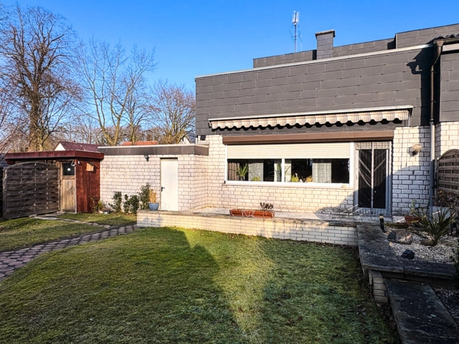 Gartenansicht mit Terrasse