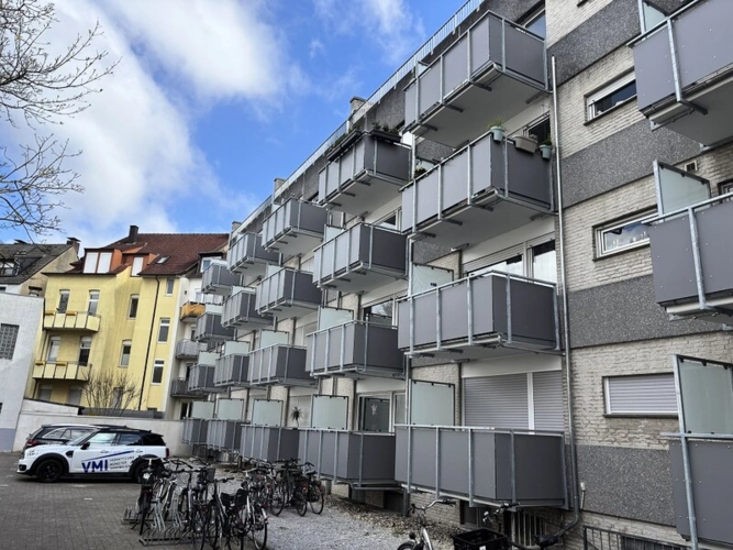 Westseite mit Balkone