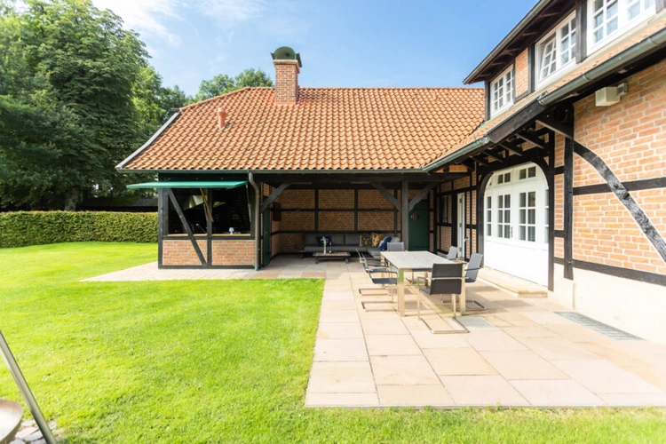 Terrasse und Outdoorküche