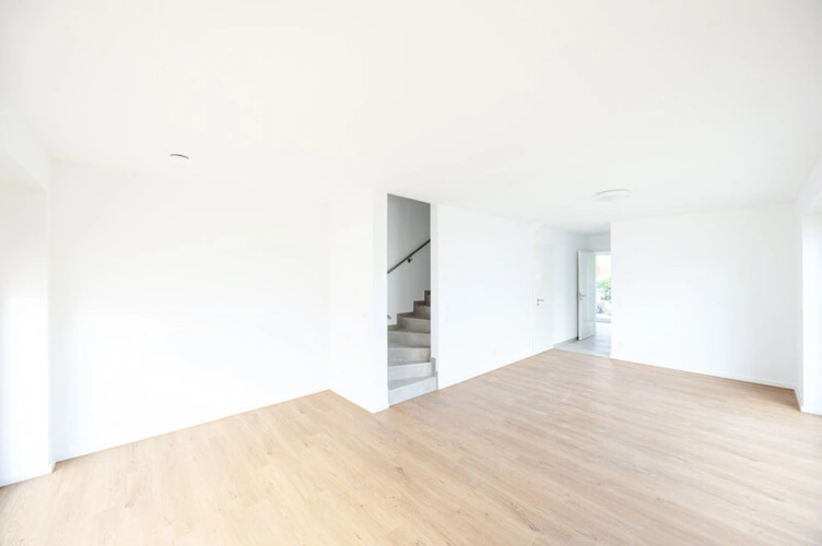 ...mit Aufgang zum 1. Obergeschoss !