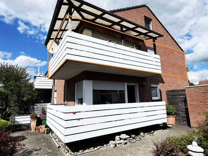 Rückansicht mit Balkon - OG