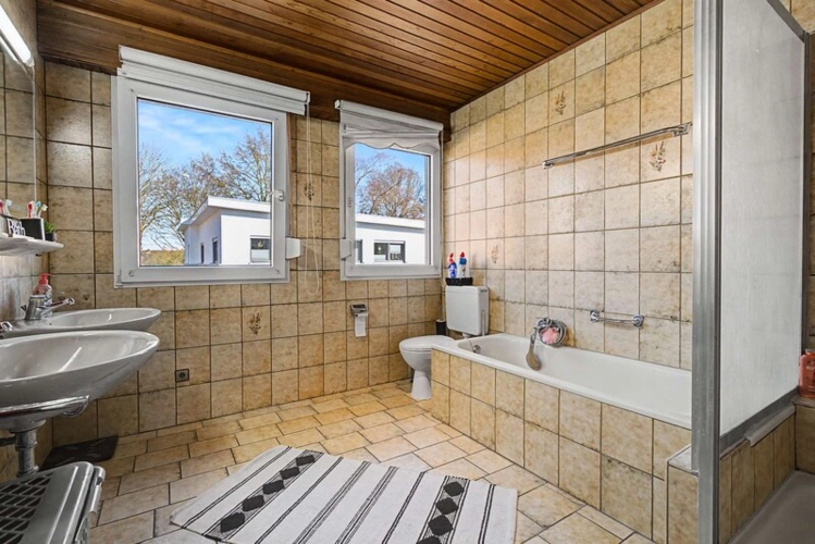 Badezimmer - Tageslichtbad mit angenehmem Komfort