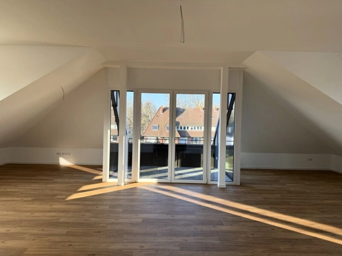 Blick vom Flur in den Wohn- und Essbereich